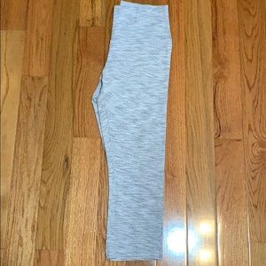 Lulu Lemon Gray & White Stripped Capri Leggings